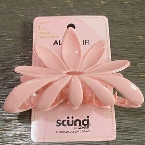 Scunci Light Pink Floral Hair Clip